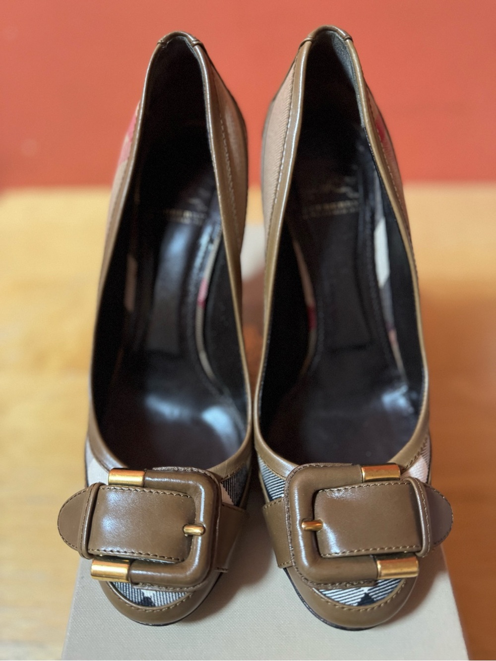 PRE-LOVED Burberry Nova Check Canvas Leather Pumps.
